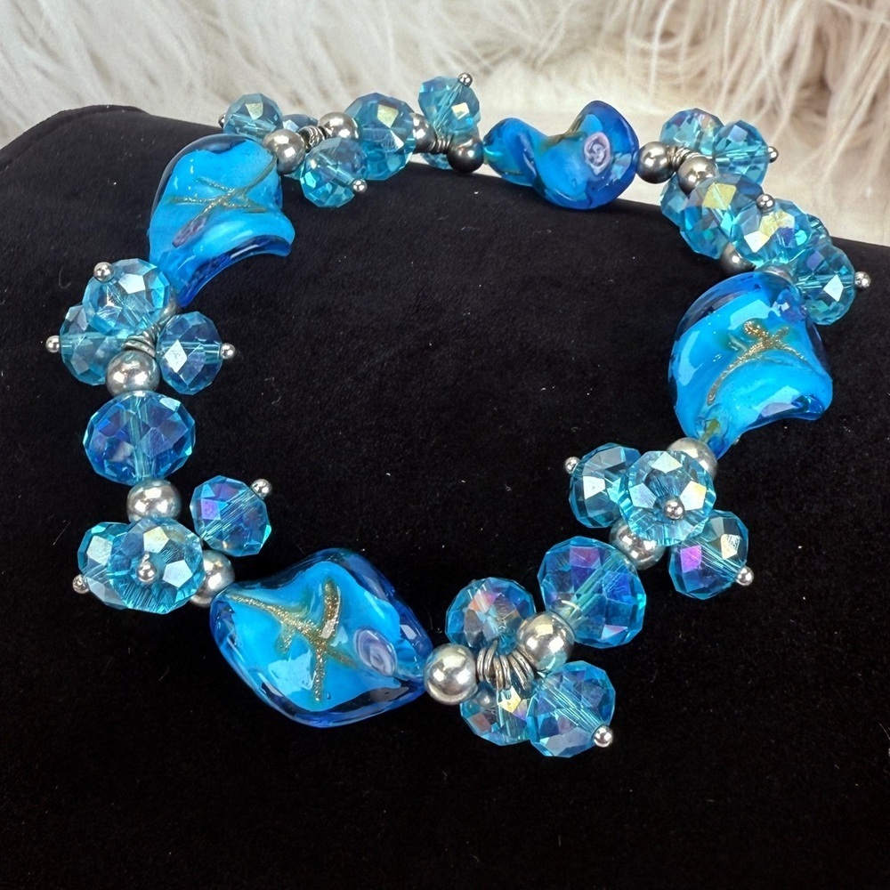 Beautiful reflective blue beaded glass stretch bracelet